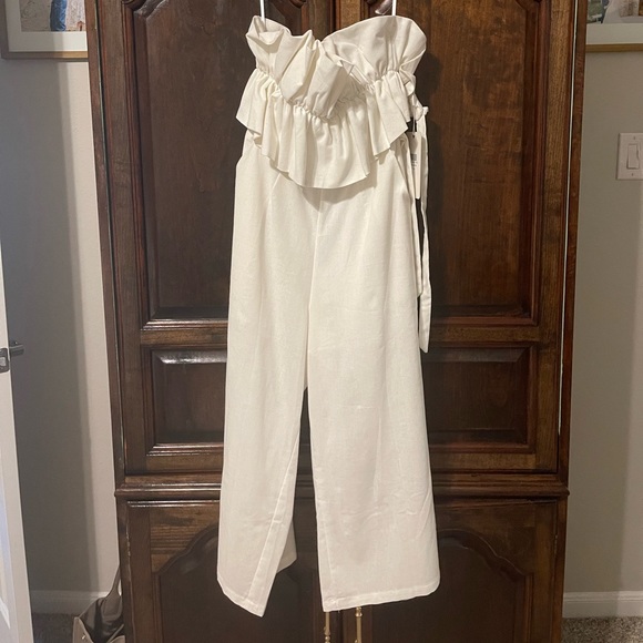 Boutique style white jumper with ruffled top - Picture 3 of 4